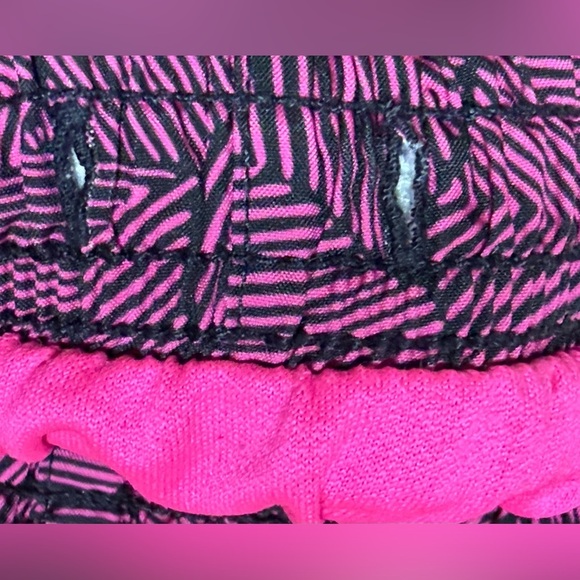 🪅Nike Hot Pink & Black Running Shorts - Picture 5 of 12